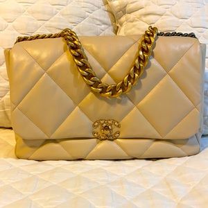 🚫SOLD🚫 Chanel 19 Maxi Ivory
